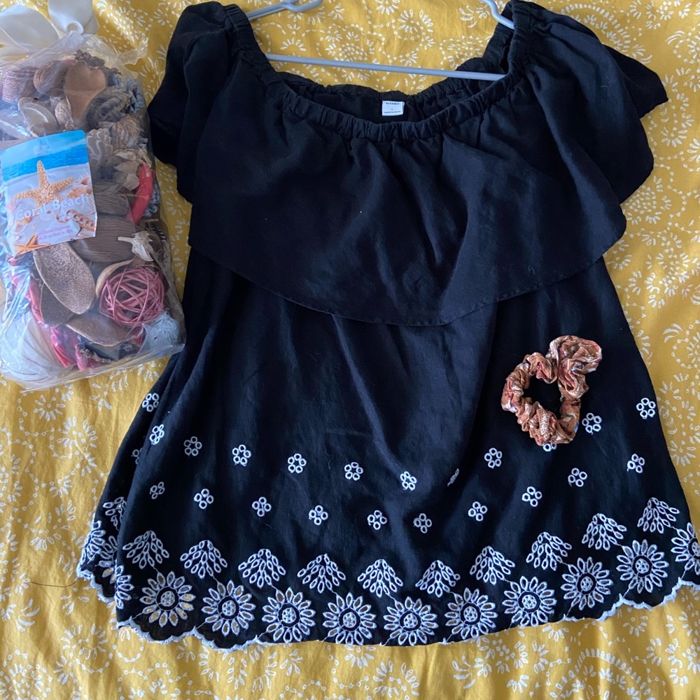 Very cute black off shoulder shirt!!!